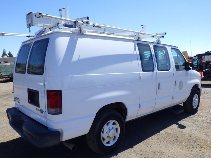 2011-ford-cargo-image-3