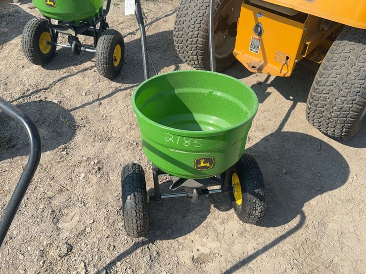 new-john-deere-#60-push-spreader-image-2