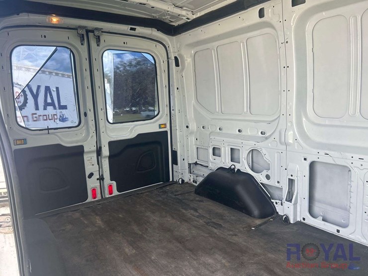 2015-ford-transit-image-17