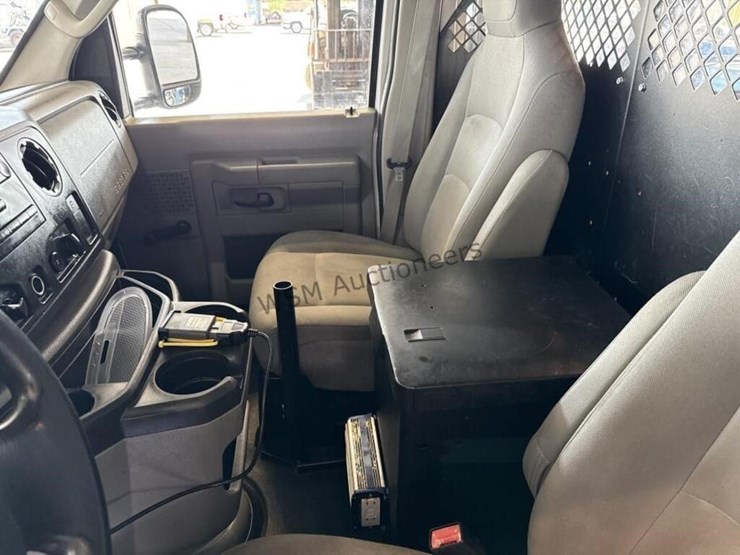 2012-ford-cargo-image-22