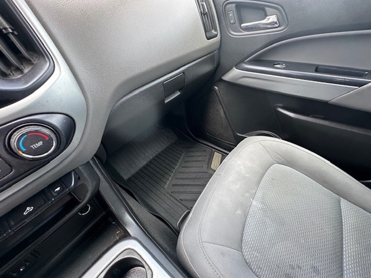 2020-chevrolet-colorado-image-40