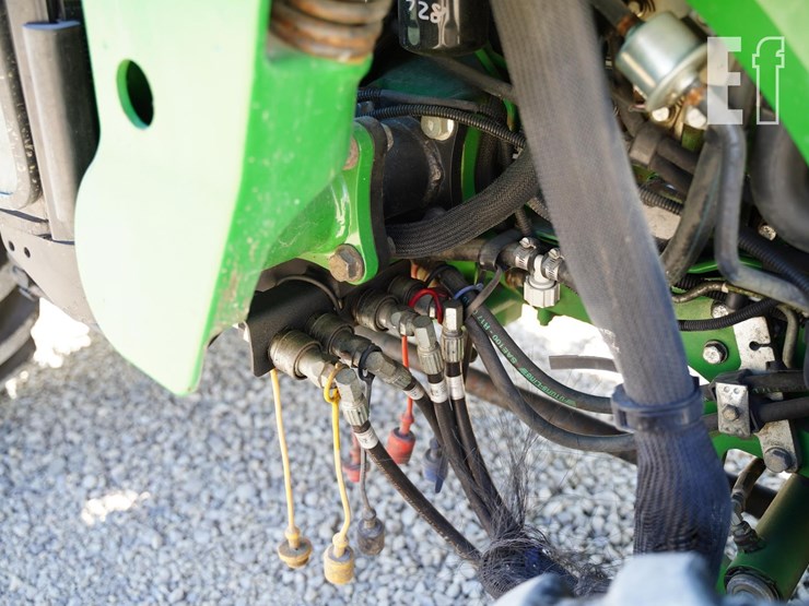 2014-john-deere-3033r-image-18