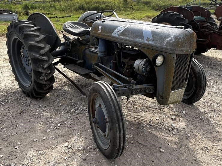 ford-tractor-image-2