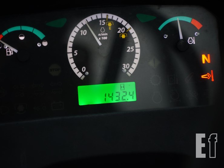 2015-john-deere-5075e-image-34