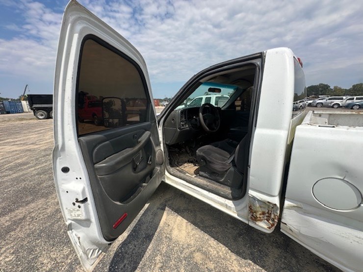 2005-gmc-2500-image-23