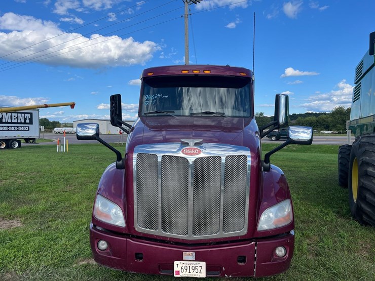 2015-peterbilt-579-image-7