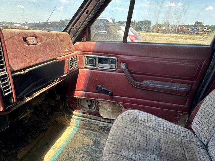 #22910-•-1984-jeep-image-41