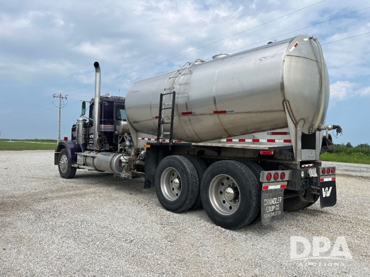 1996-western-star-model-496f-liquid-nurse-truck-(jn2748,-unit-40582)-image-16