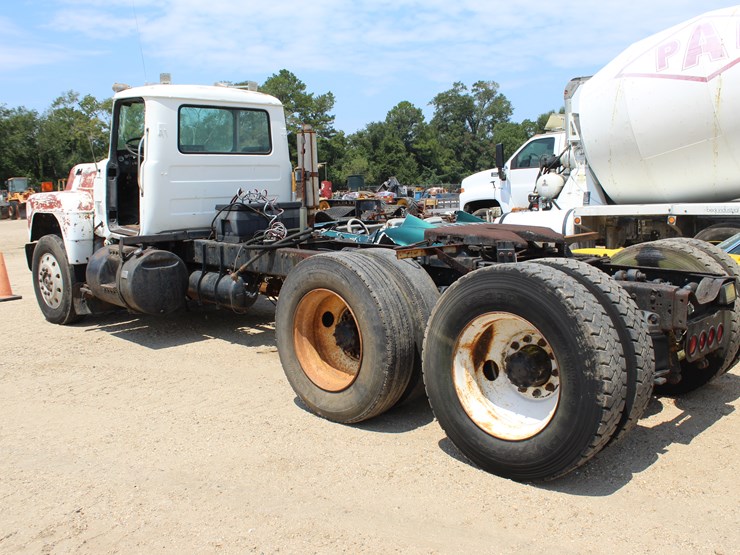 1979-mack-r685st-image-4