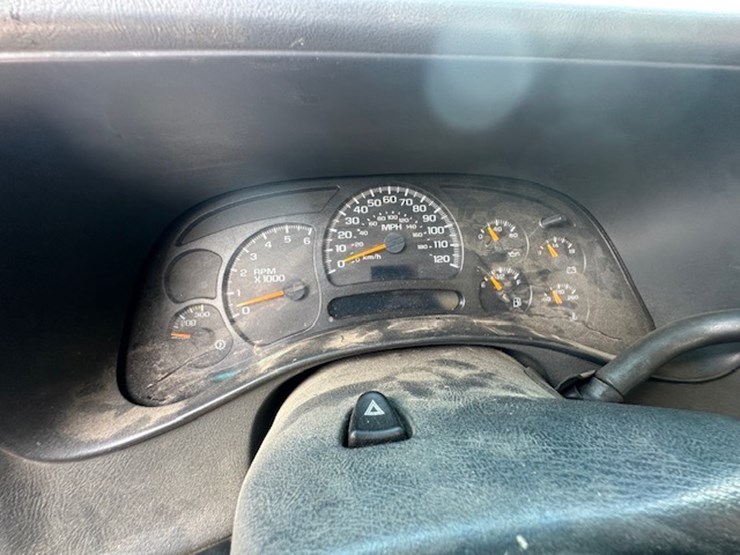 2005-gmc-2500-image-39