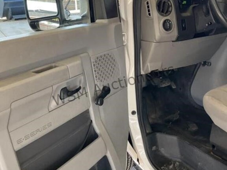 2012-ford-cargo-image-23
