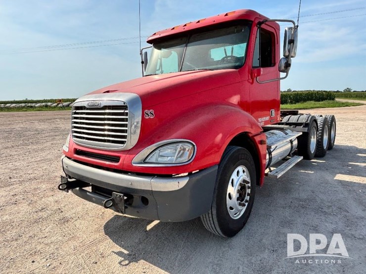 2006-freightliner-columbia-day-cab-truck-(gp11331,-unit-88)-image-16