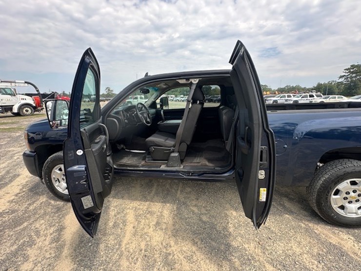 2010-chevrolet-silverado-image-23