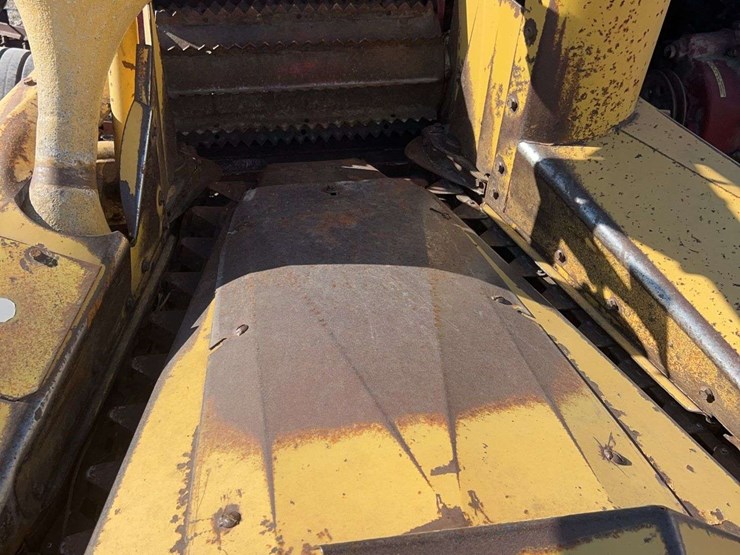 new-holland-890-image-4