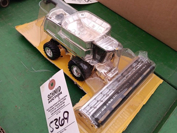 9860-sts-john-deere-combine-chrome-plated-image-1