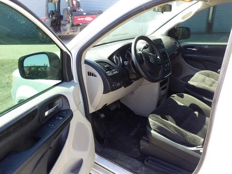 2017-dodge-grand-caravan-image-5