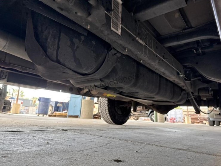 2012-ford-cargo-image-26