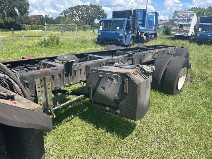 2020-peterbilt-520-image-7