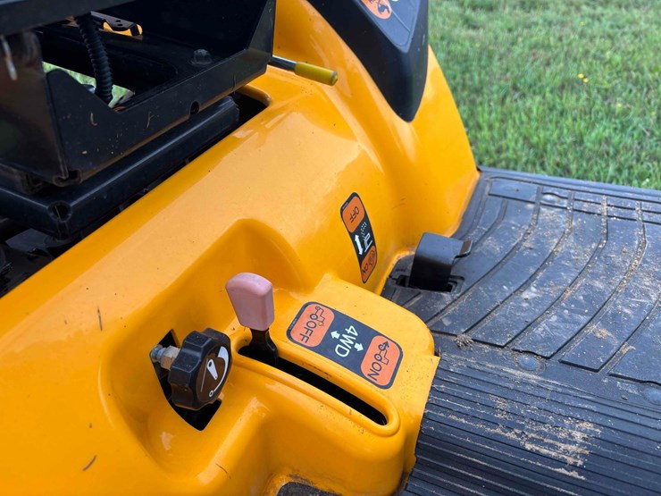 cub-cadet-yard-tractor-image-24