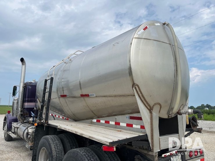 1996-western-star-model-496f-liquid-nurse-truck-(jn2748,-unit-40582)-image-46