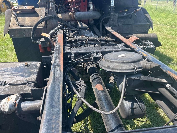 2020-peterbilt-520-image-9
