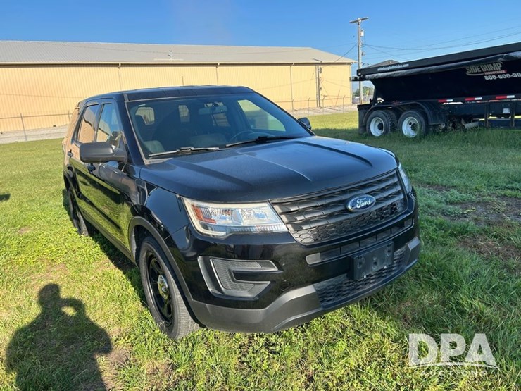 2018-ford-explorer-image-36