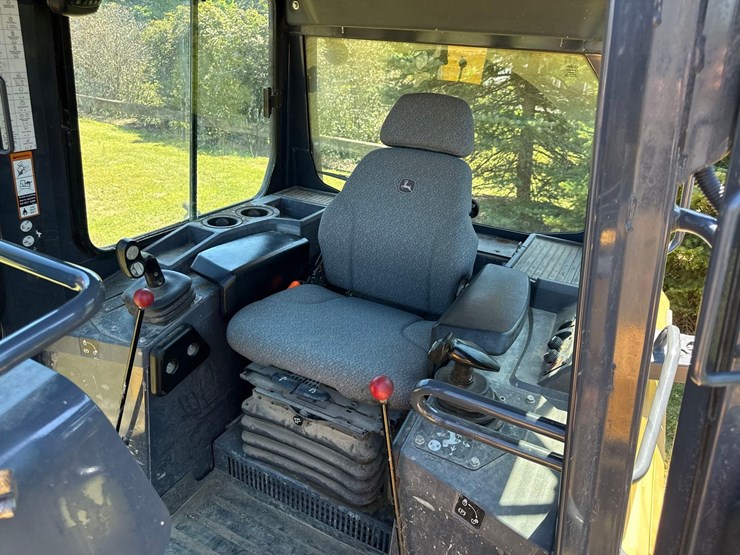 2022-deere-550k-lgp-image-12