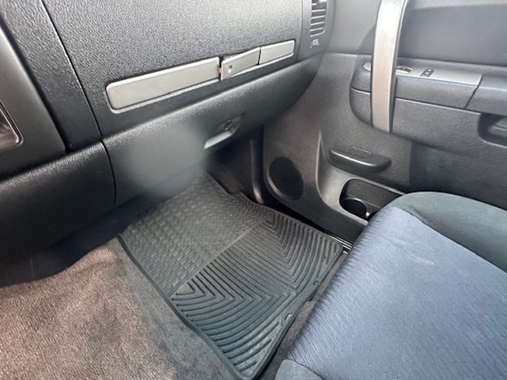 2010-chevrolet-silverado-image-37