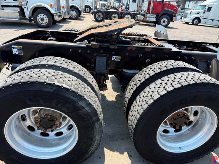 2013-peterbilt-367-image-7