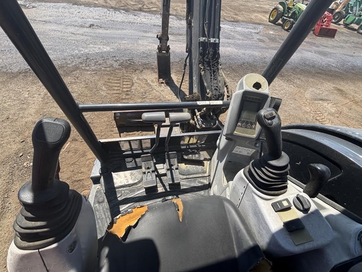 2016-deere-50g-image-28