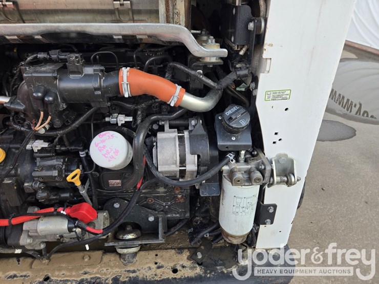 2022-bobcat-t770-image-32