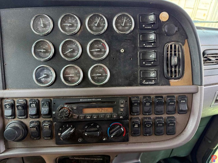 2013-peterbilt-367-image-12