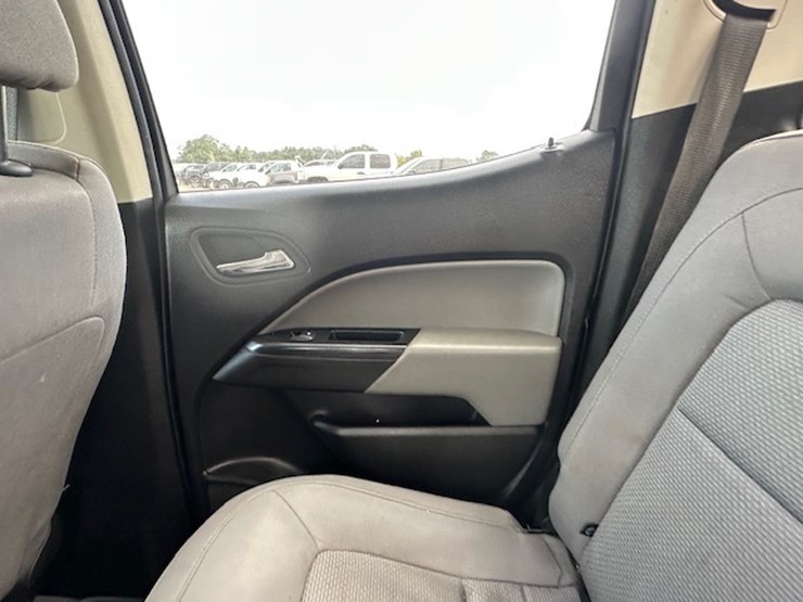 2020-chevrolet-colorado-image-25