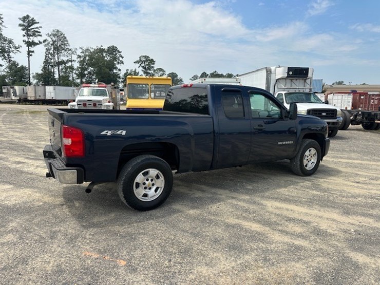 2010-chevrolet-silverado-image-3