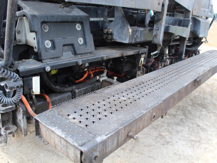 2017-caterpillar-ap-1055f-image-45