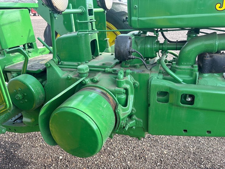 1949-john-deere-b-image-12