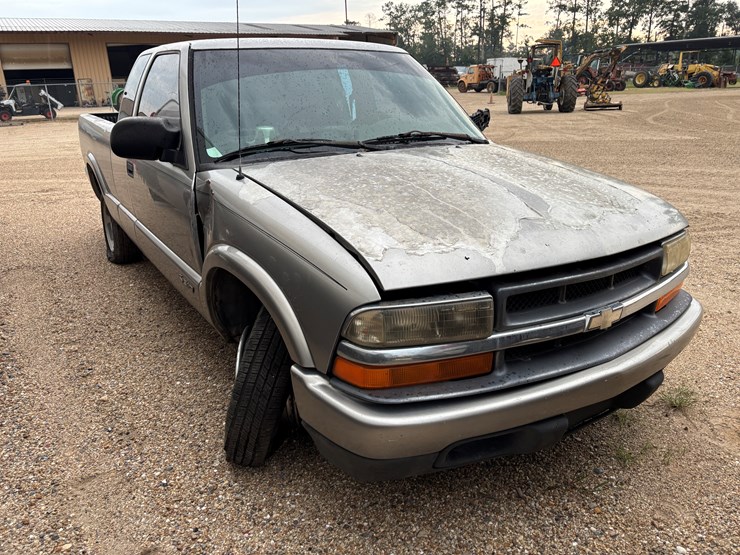 1999-chevrolet-s10-image-2