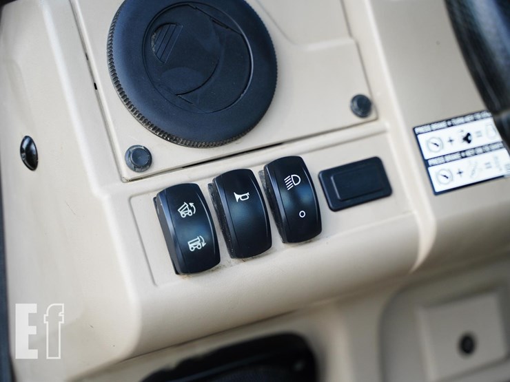 2021-john-deere-gator-xuv-835r-image-32