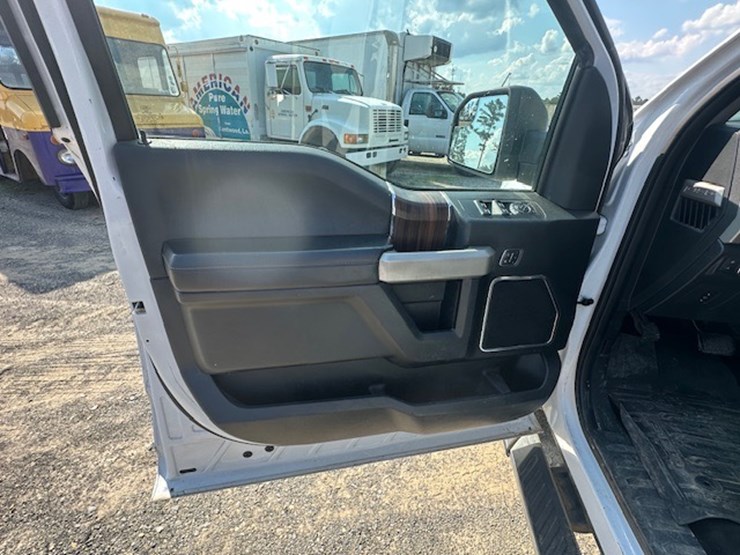 2017-ford-f150-lariat-image-37