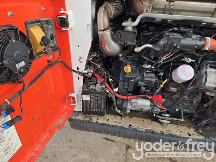 2022-bobcat-t770-image-30