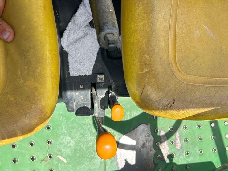 2017-john-deere-gator-image-10