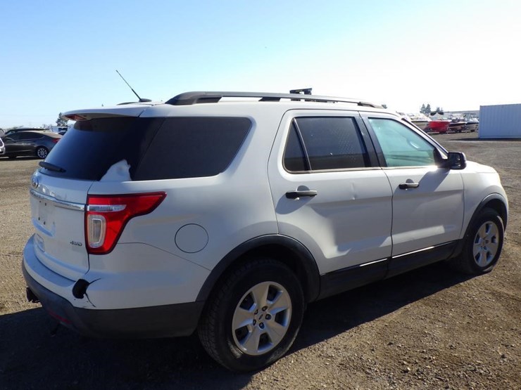 2011-ford-explorer-image-3