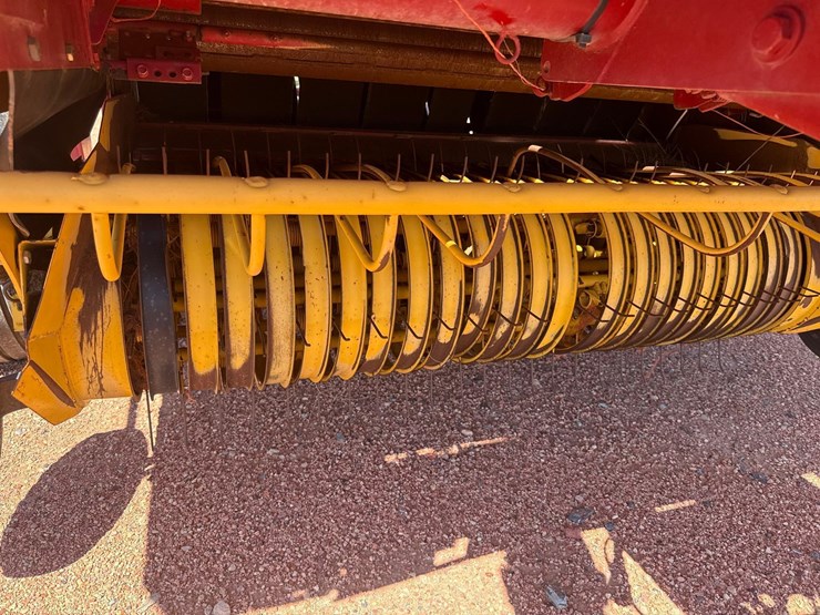new-holland-br7090-image-8