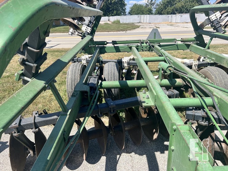 john-deere-230-image-3