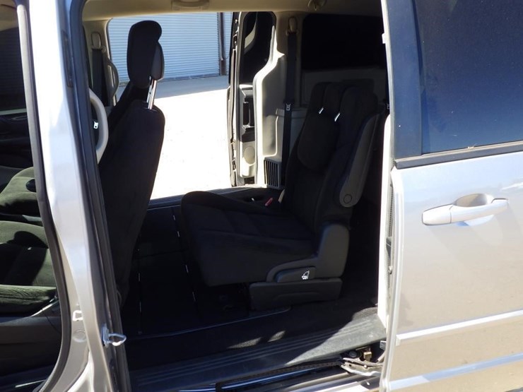2016-dodge-grand-caravan-image-7
