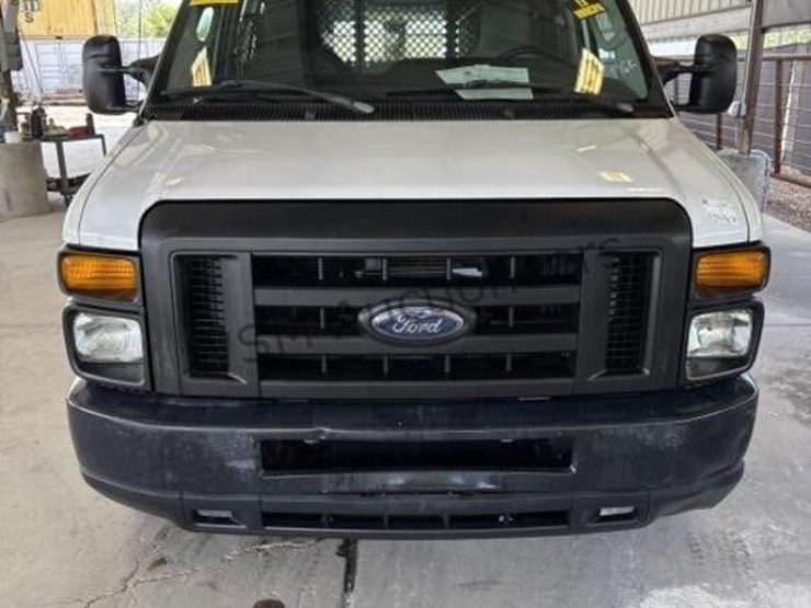 2012-ford-cargo-image-3
