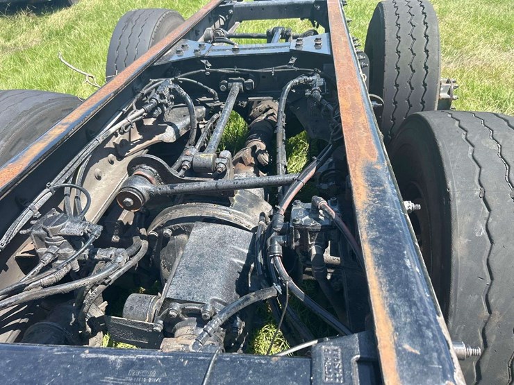 2020-peterbilt-520-image-10