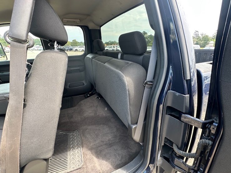 2010-chevrolet-silverado-image-26