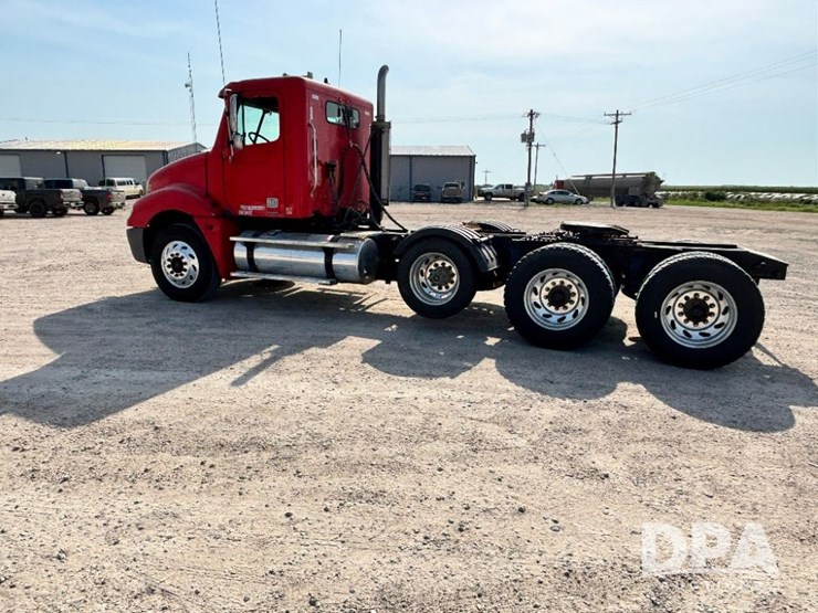 2006-freightliner-columbia-day-cab-truck-(gp11331,-unit-88)-image-12