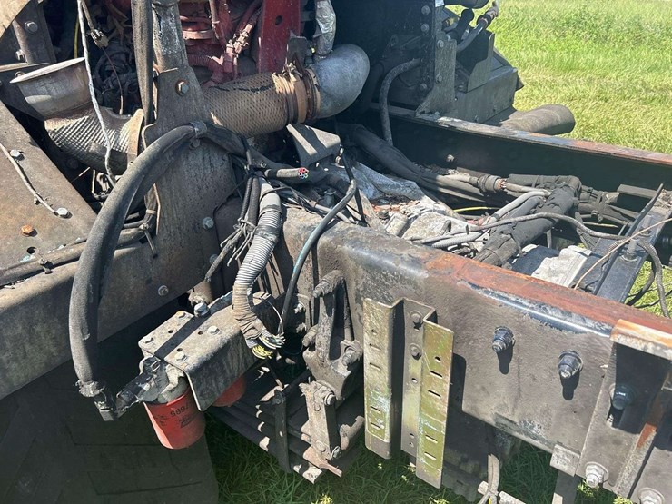2020-peterbilt-520-image-8